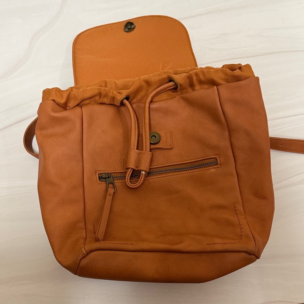 Elegant Tan Leather Women's Bag